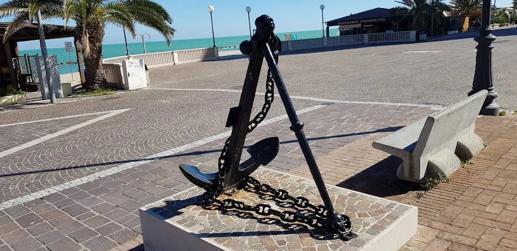 wole IDOWU_The Lighthouse Seaside Restaurant and pizzeria_Porto Recanati_review