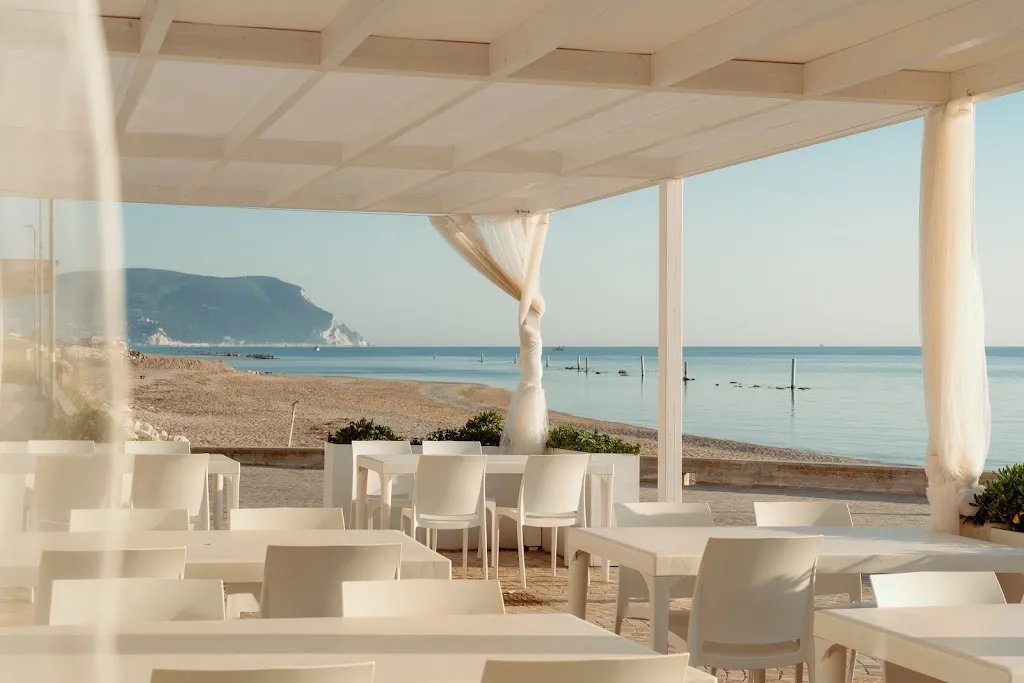 Life Restaurant & Pinseria restaurant in Porto Recanati