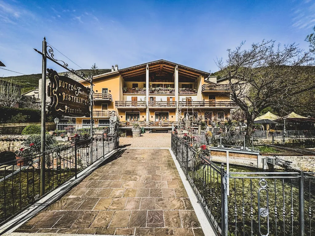 Hotel Ristorante Da Faustina | Sefro_Sefro_slider_image_1