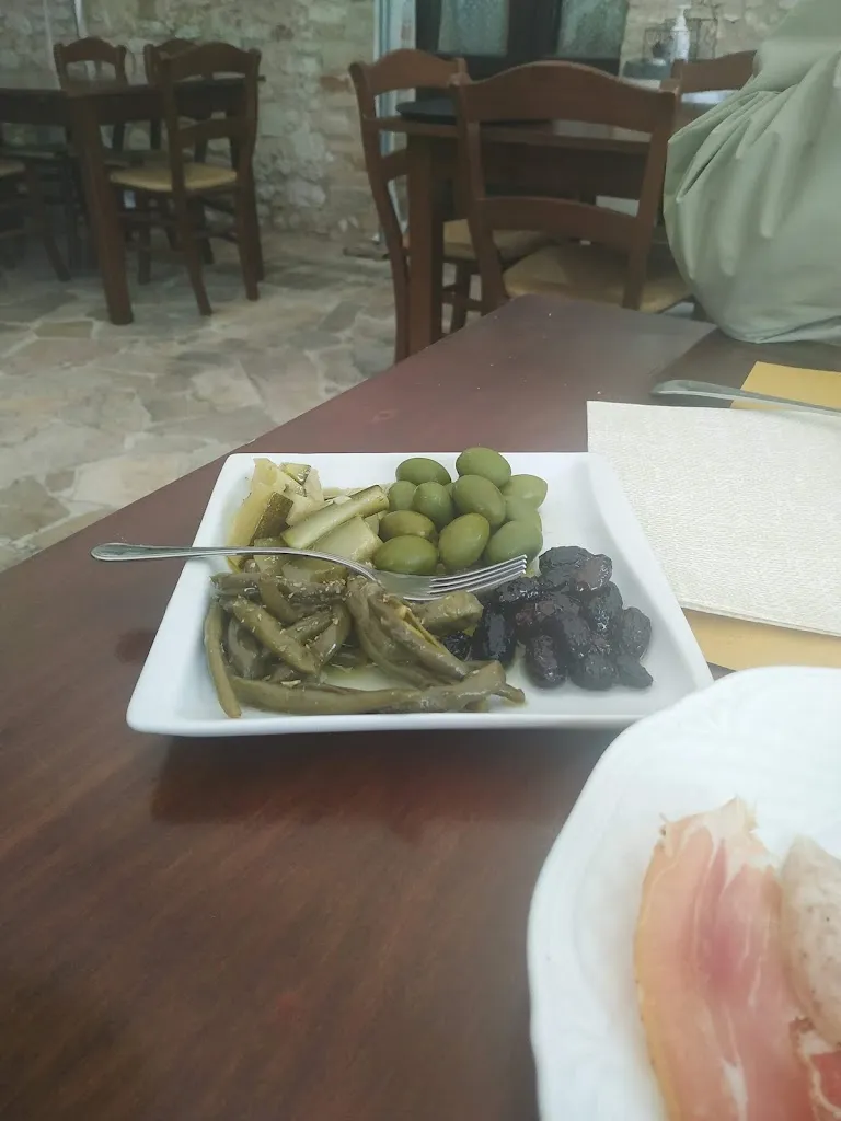 Paola Poli Venturini_Agriturismo Valle Cerreto_San Severino Marche_review