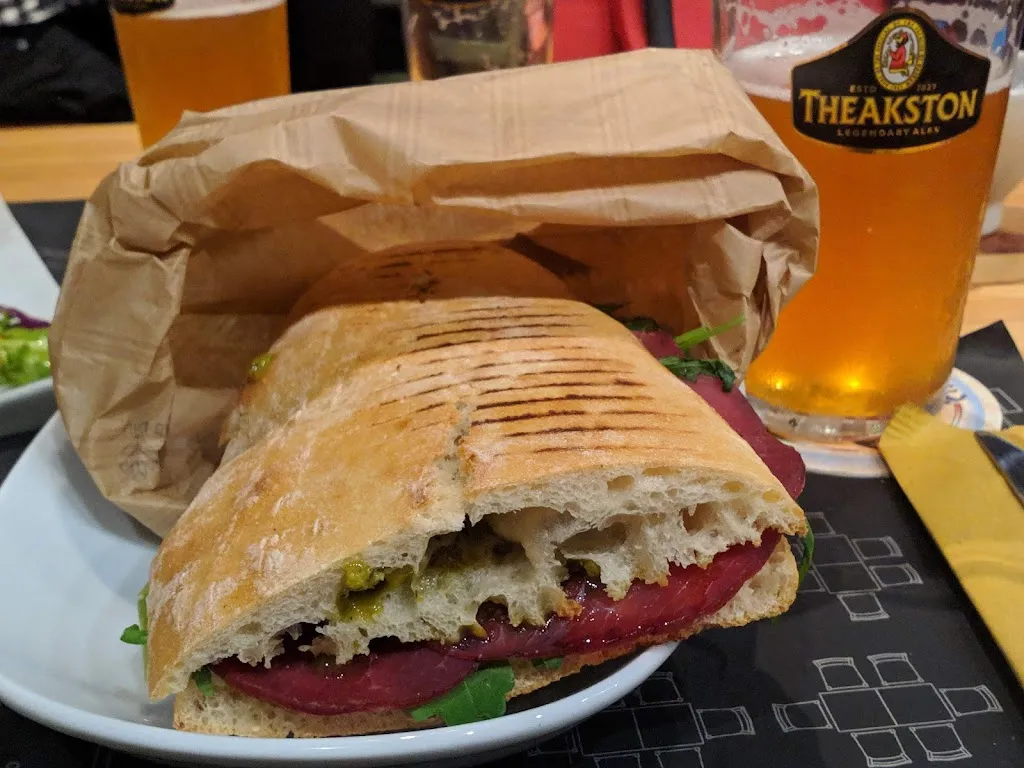 L'insolito Ritrovo restaurant in San Severino Marche