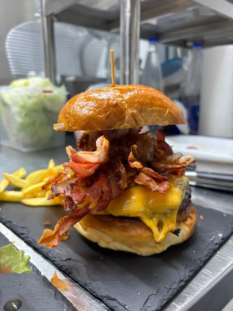 ENIGMA Ristorante - Braceria - Hamburgeria_Castelluccio Valmaggiore_slider_image_2