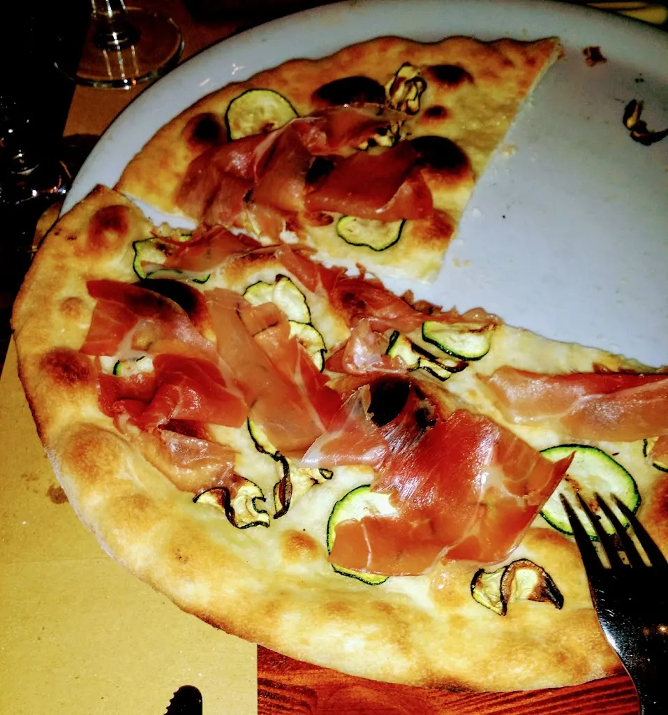 Nives Torresi_Ristorante Pizzeria Le Logge_Sassoferrato_review