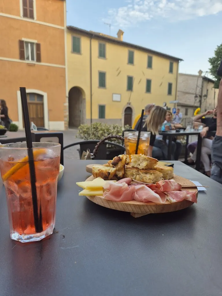 Marco Paganelli_Bar Castello Fashion Colls_Sassoferrato_review