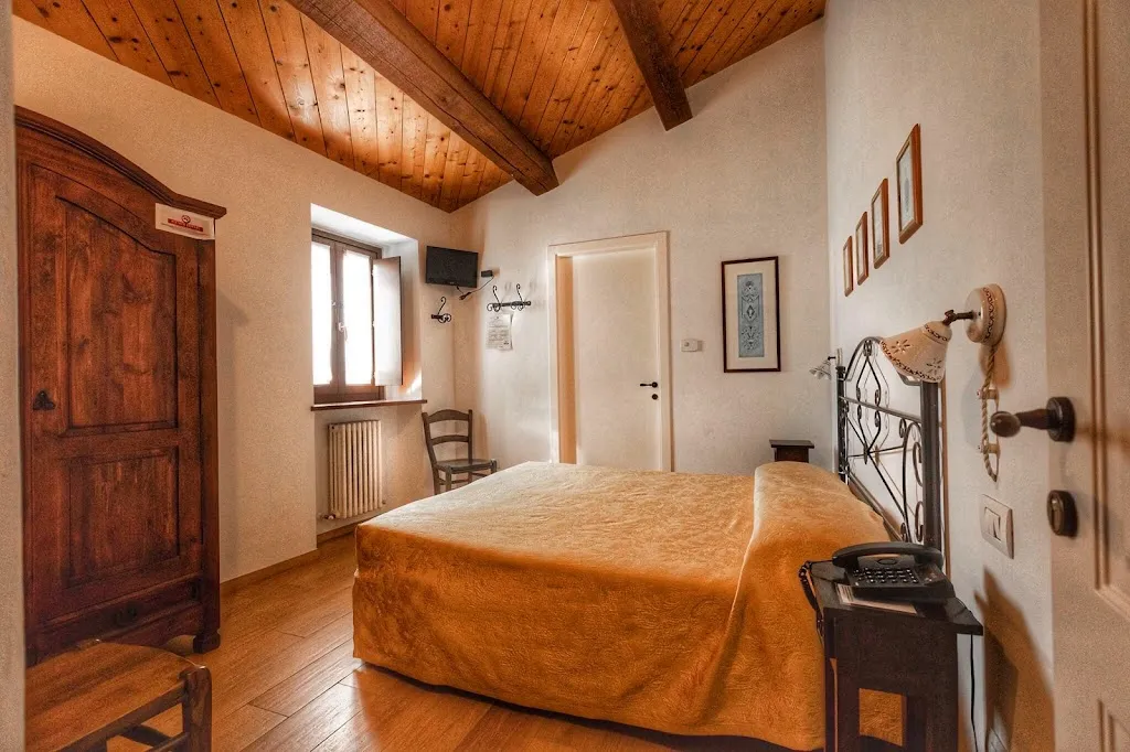 Farmhouse Antico Muro_Sassoferrato_slider_image_3