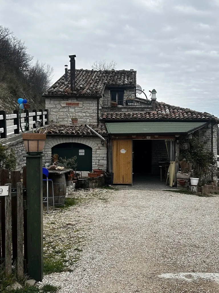 Luca Barbarossa_Agriturismo Il Paradiso_Serra Sant'Abbondio_review