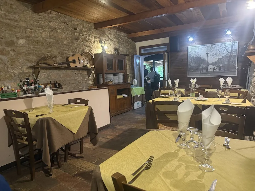 Agriturismo Il Paradiso restaurant in Serra Sant'Abbondio