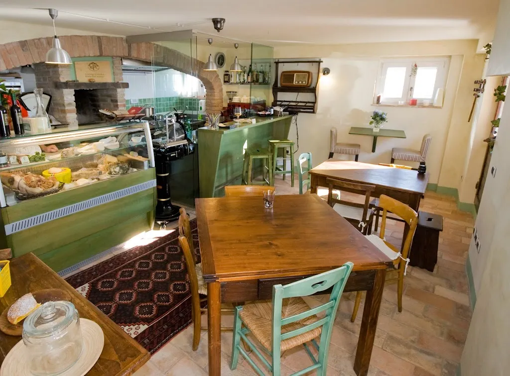 Antica Osteria e Bed & Breakfast Da Gustin restaurant in Serrungarina