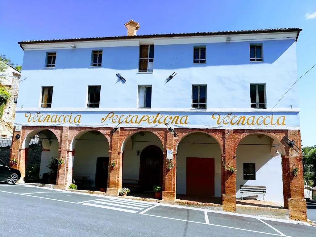 Enoteca Alimentari Le Logge_Serrapetrona_slider_image_1