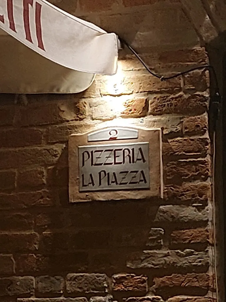 Alessandro ALX_Pizzeria La Piazza_Servigliano_review