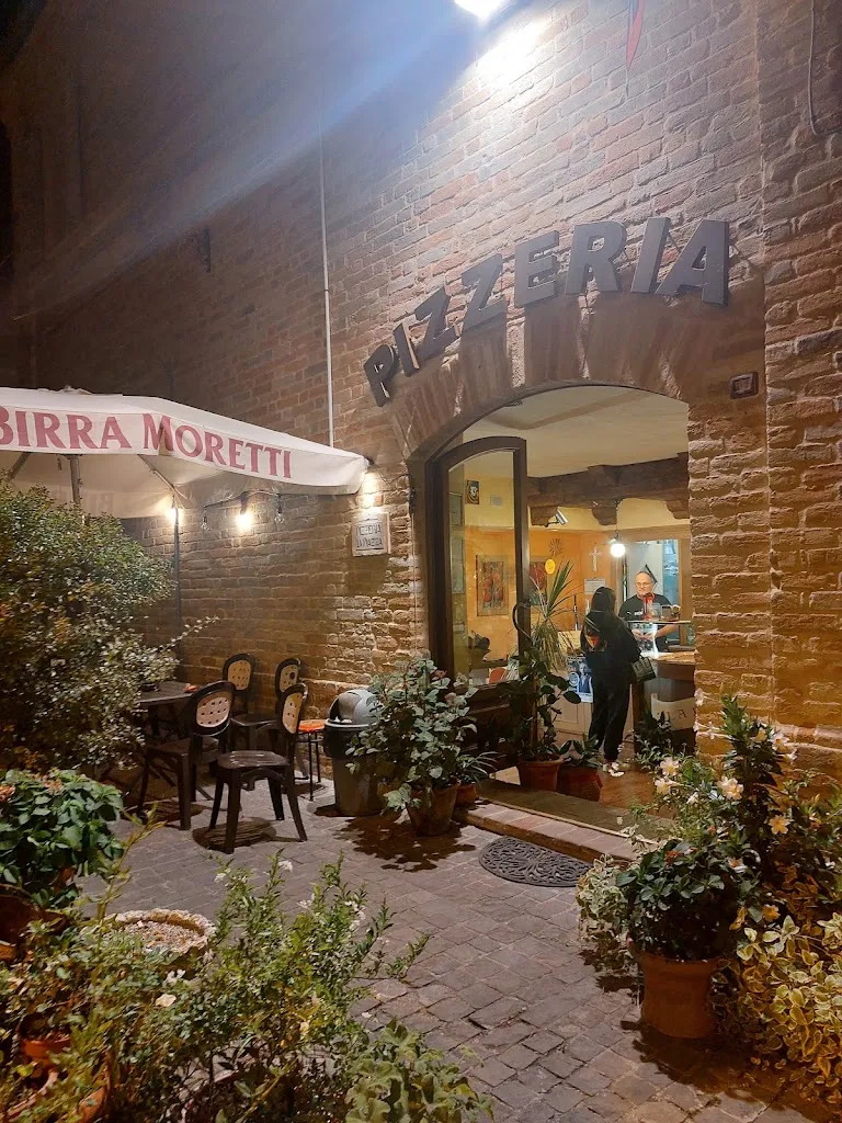 Pizzeria La Piazza_Servigliano_slider_image_3