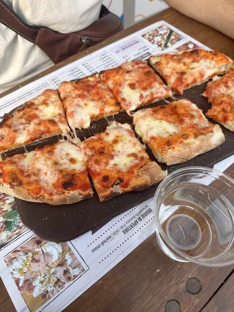 Jenny Walter_Comida Bar Pinseria di Scalpelli Sabrina Bar e_Troviggiano_review