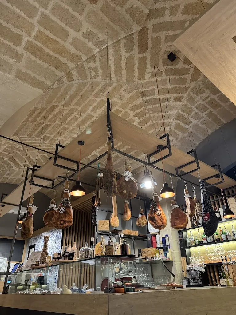 Amal Hassan_AquaNegra paravineria_Castrignano De' Greci_review