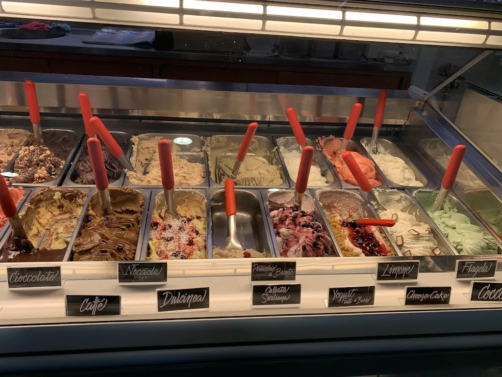 Gelateria Igloo Pesaro_Villa Ceccolini_slider_image_1