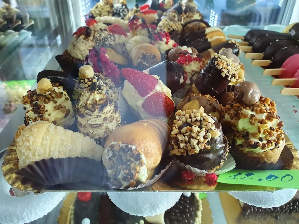 Gelateria Igloo Pesaro_Villa Ceccolini_slider_image_2