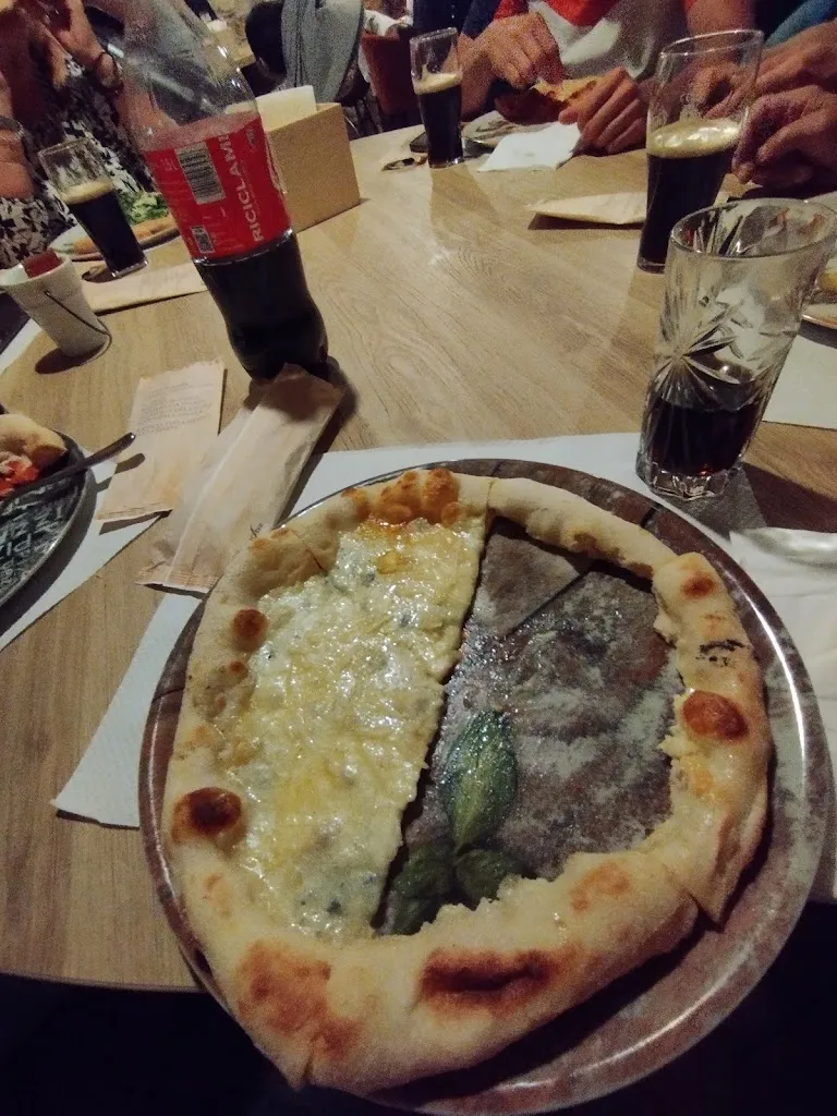 Zosia Hajdziony_Pizzeria Pub 17_Bonefro_review