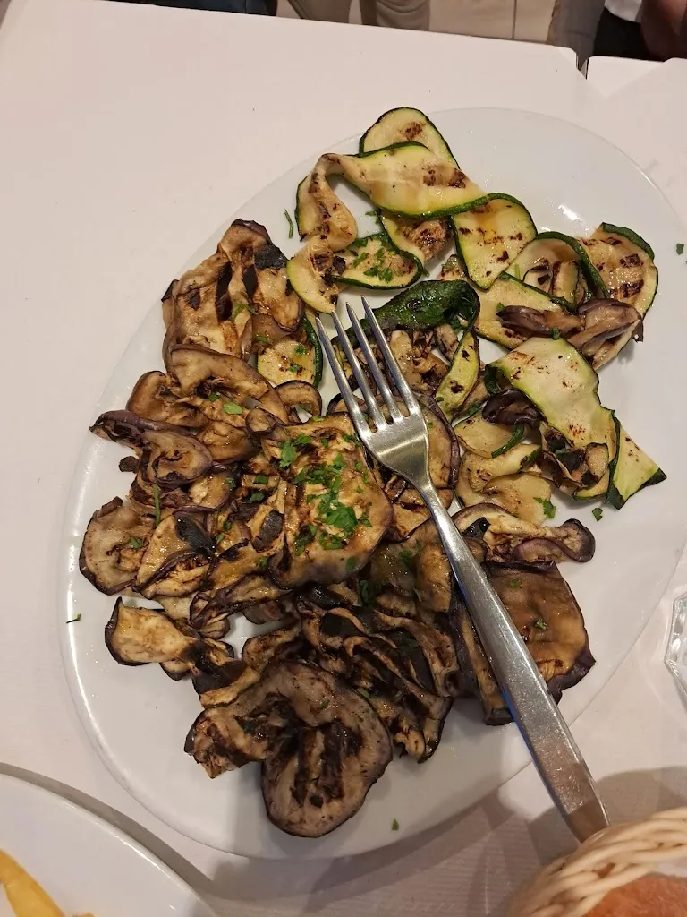 Maximiliano_Giugiolandia Family Ristobar_Bojano_review