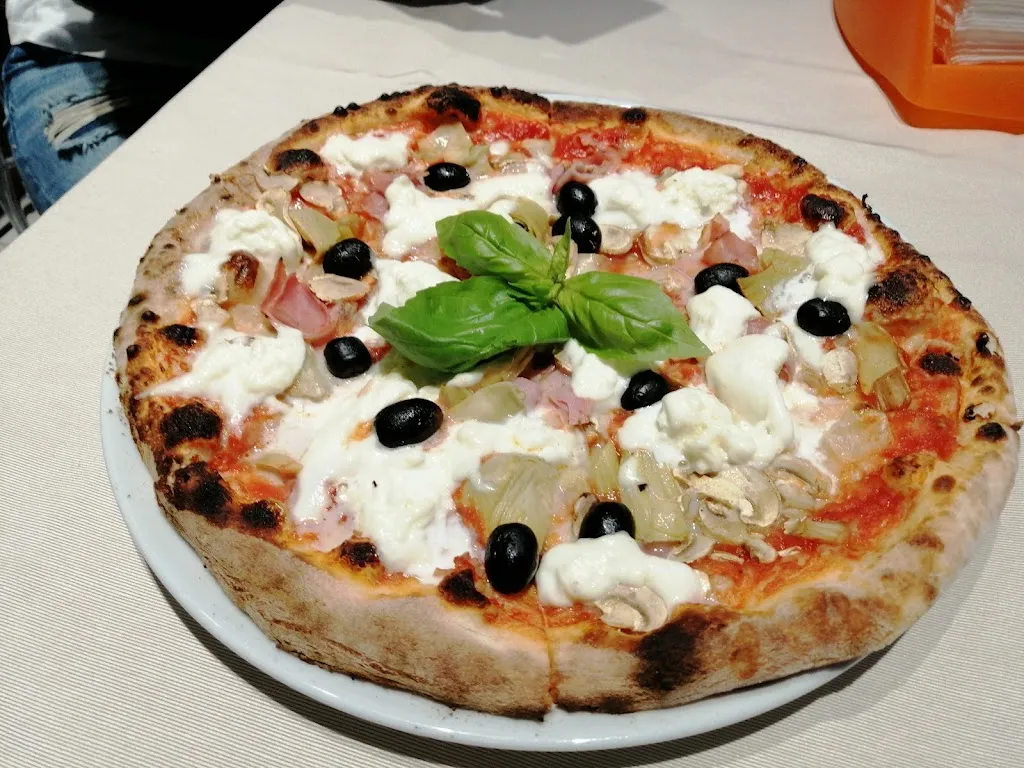 Ristorante Pizzeria In Campo_Campodipietra_slider_image_2