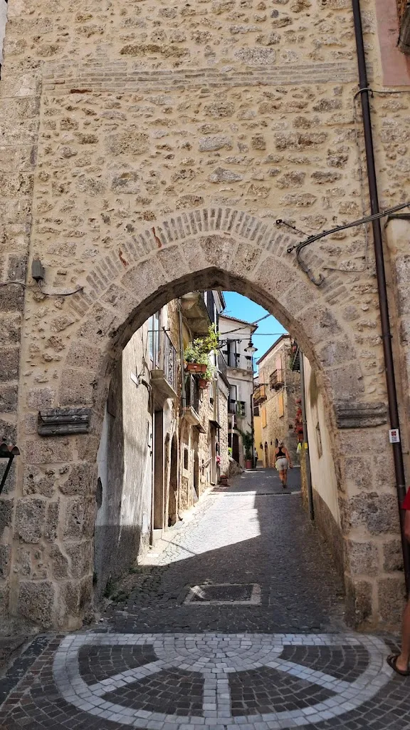 Michele Caberlon_Borgo di Castel San Vincenzo_Castel San Vincenzo_review