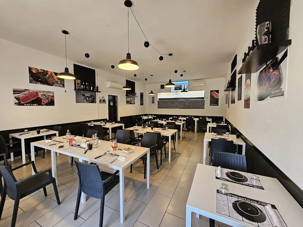 Ristobar Braceria Black&White_Campomarino_slider_image_1