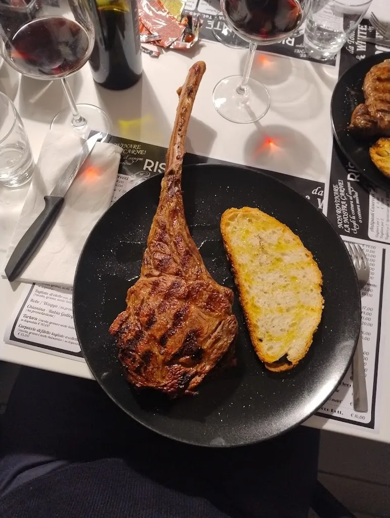 Ristobar Braceria Black&White_Campomarino_slider_image_3