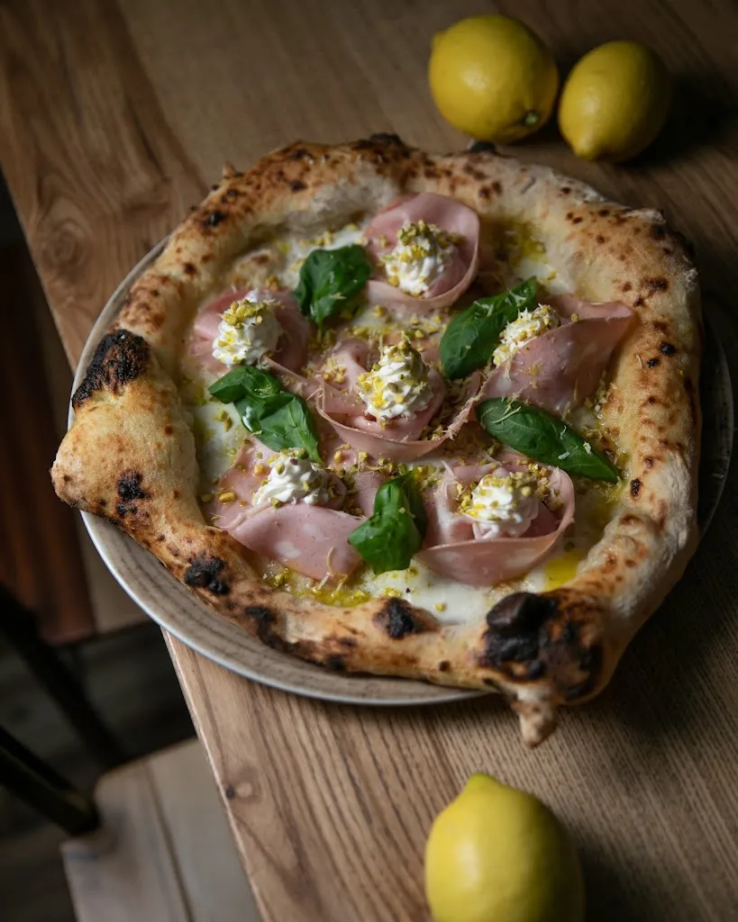 Cherry pizzeria_Cercemaggiore_slider_image_3