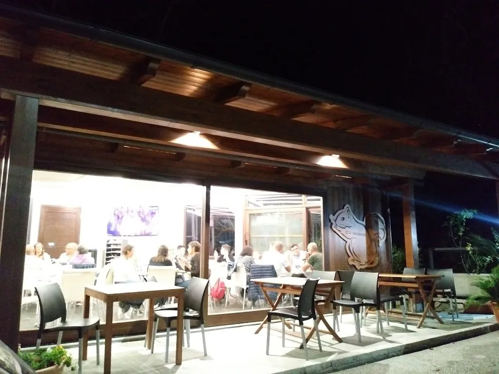 Pizzeria Lo Scoiattolo restaurant in Colli a Volturno