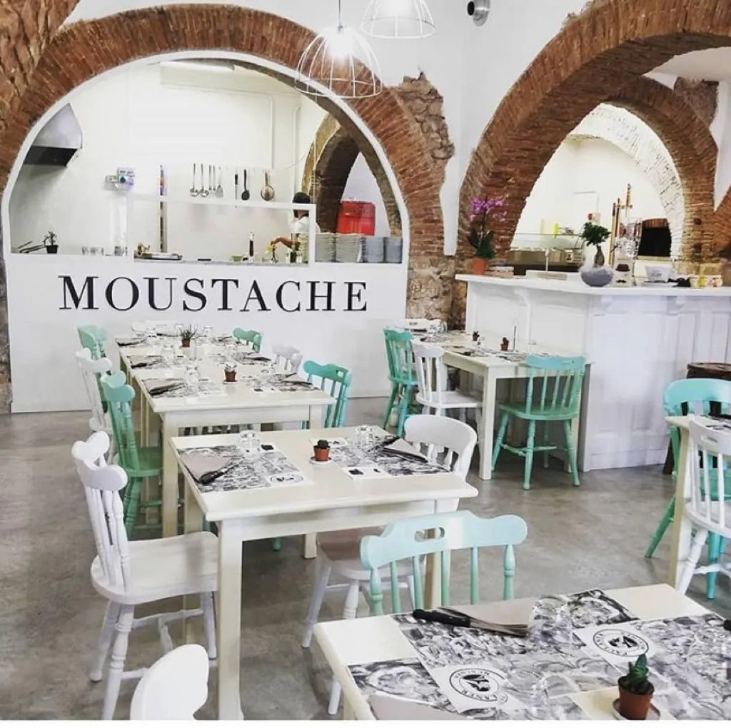 Moustache restaurant in Fornelli