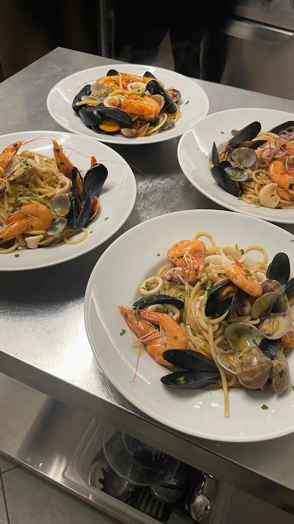 La Piazzetta restaurant in Longano