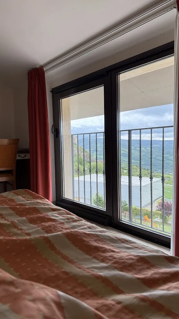 Jona Olivares_Hotel Coste Del Lago_Limosano_review