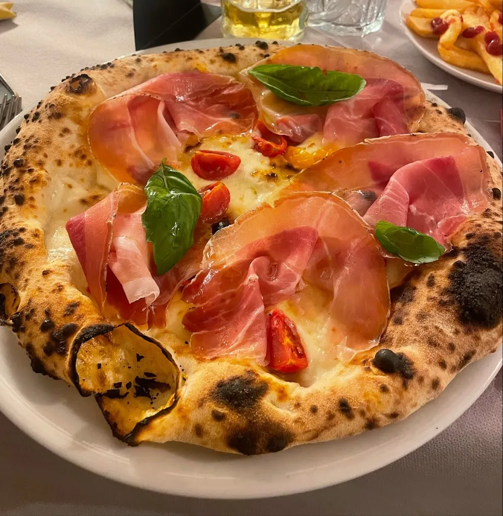 Martina Turcinovic_Vecchia Taverna_Macchia d'Isernia_recensione