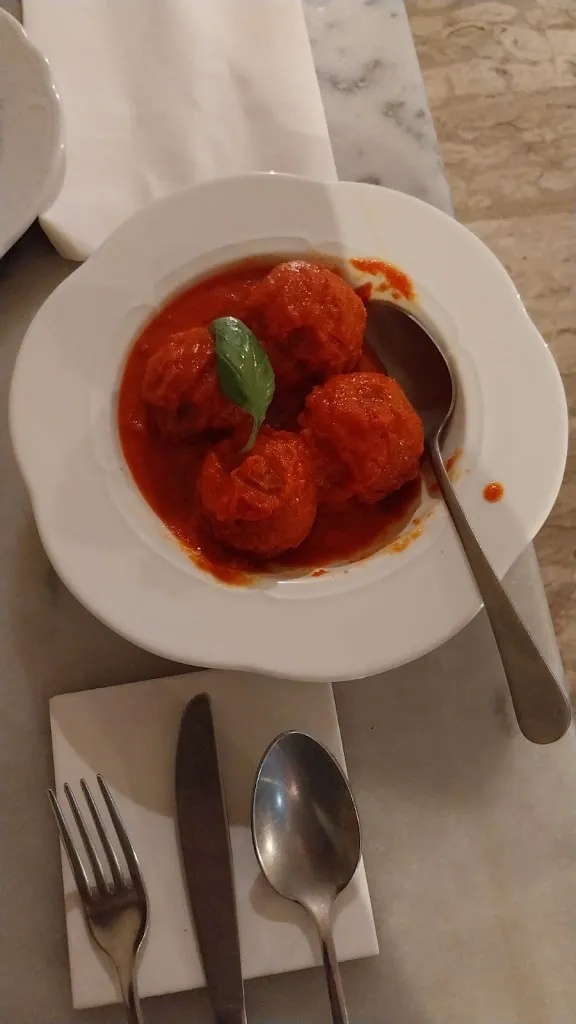 Massimo Fusco_Nonna Sul Comò_Montaquila_review