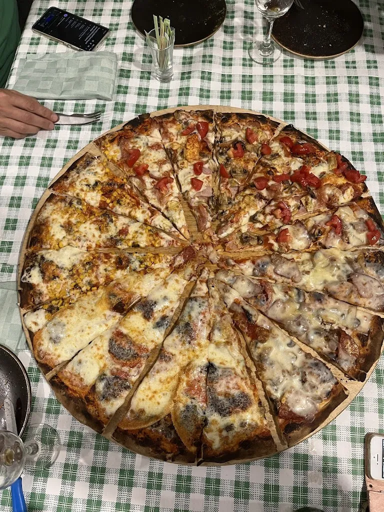 Ivan Guevara_Bar Pizzeria Gyros_Morrone del Sannio_review