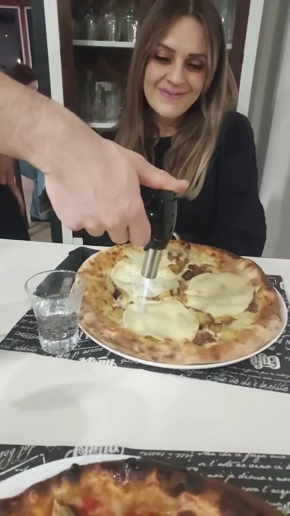 Duepuntootto pizzeria_Monteroduni_slider_image_2