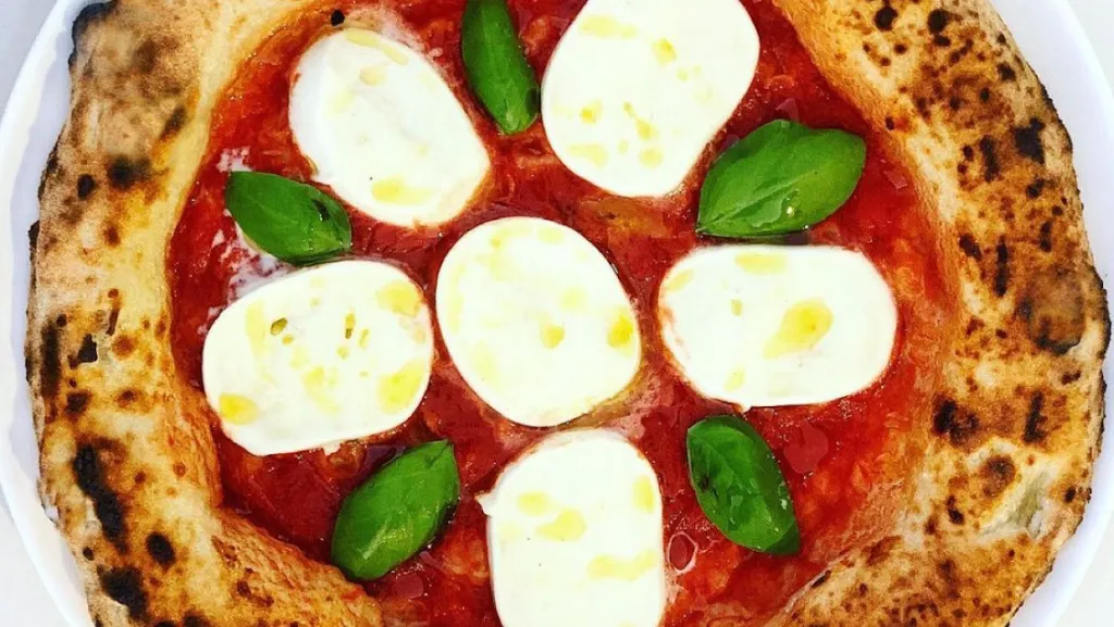 Duepuntootto pizzeria_Monteroduni_slider_image_3