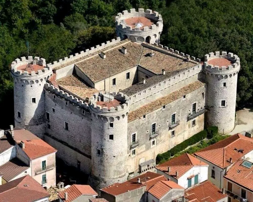 Castello Pignatelli_Monteroduni_slider_image_3