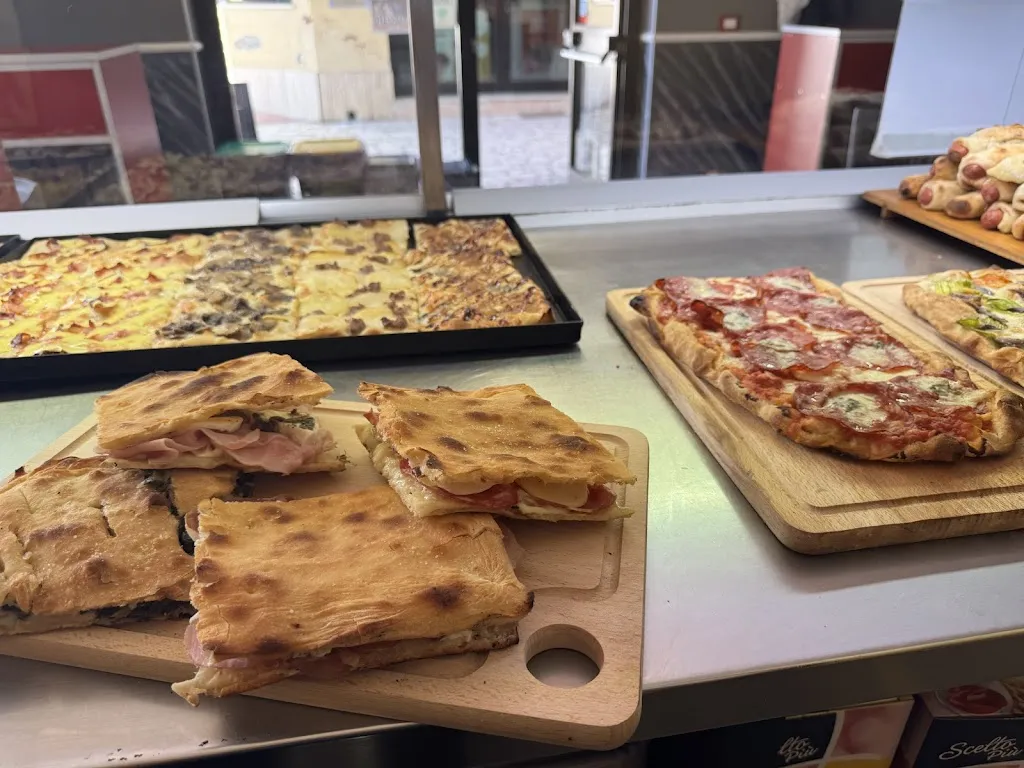 Pizzeria-Friggitoria “Mirova”_Petacciato_slider_image_2