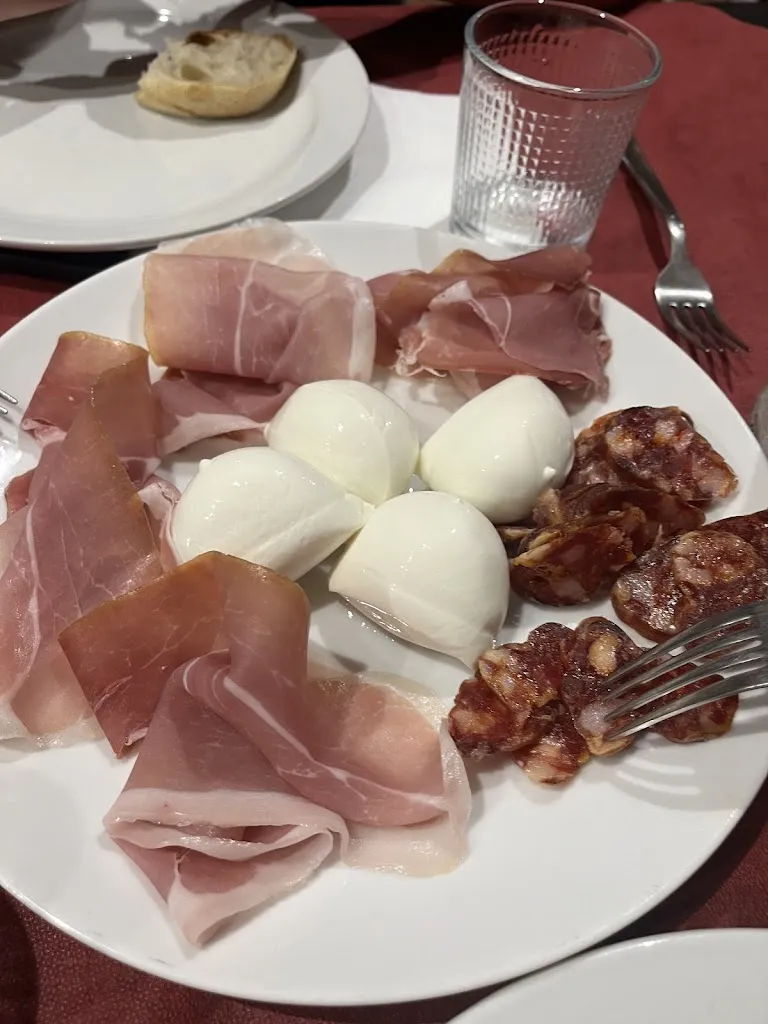 Vulantine Bar Trattoria_Riccia_slider_image_3