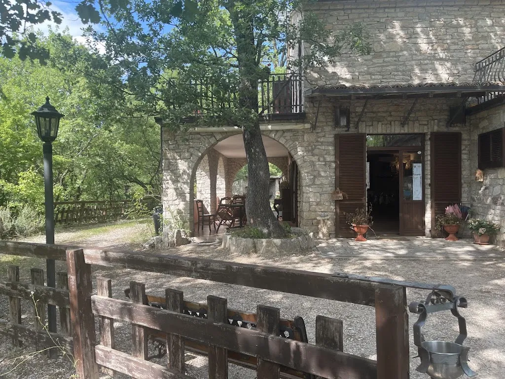 Agriturismo Giacomo Alberione restaurant in Roccavivara