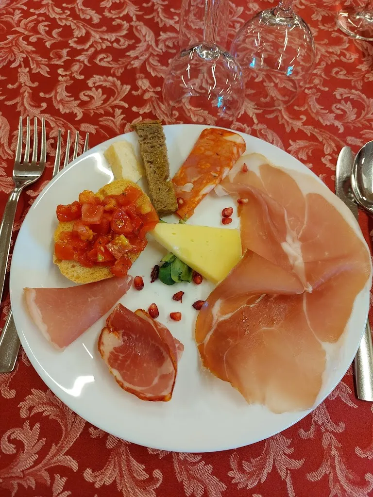 Agriturismo Colle 3 Quarti restaurant in San Giuliano di Puglia