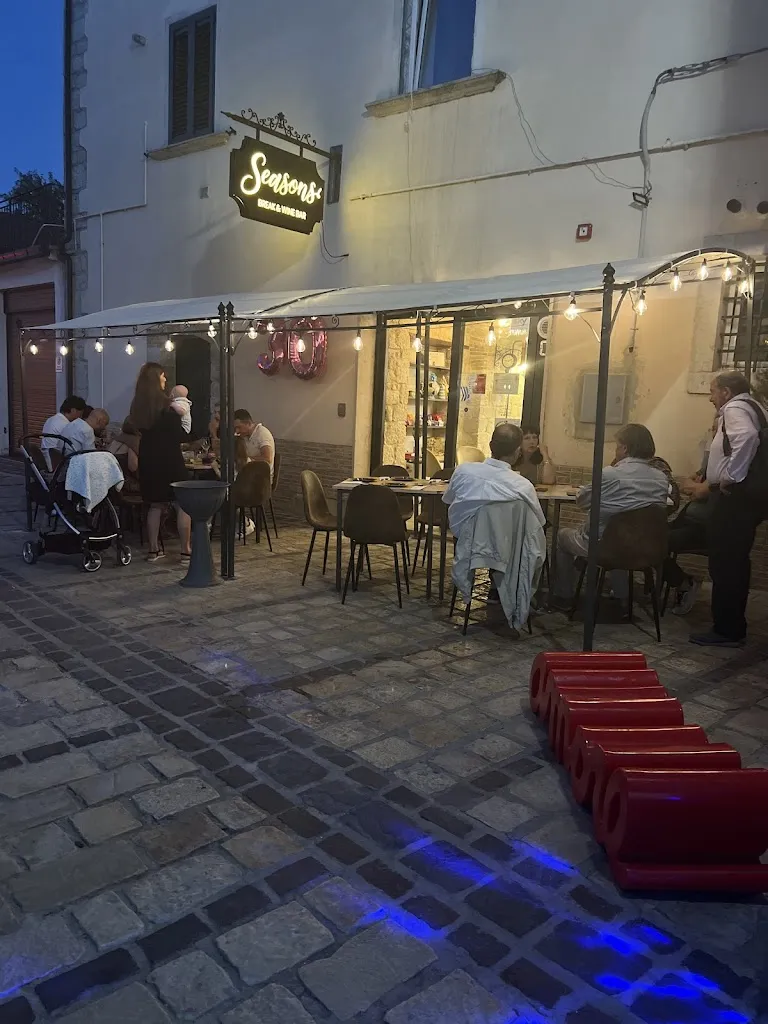 Seasons break and wine bar restaurant in Spinete