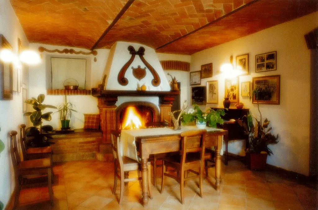 B&B Vallerotonda restaurant in Agliano