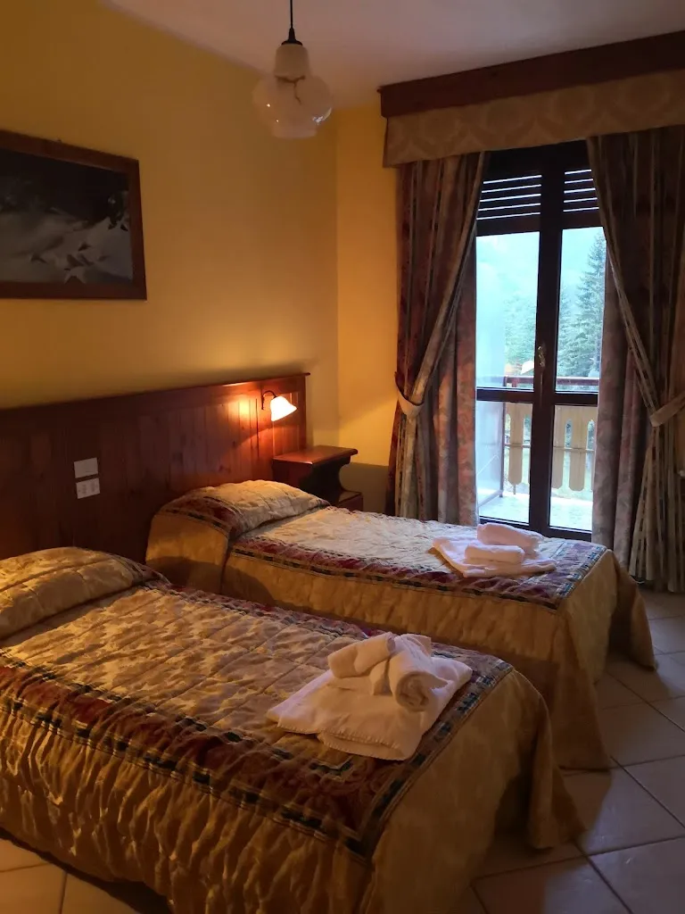 Hotel Londra restaurant in Acceglio