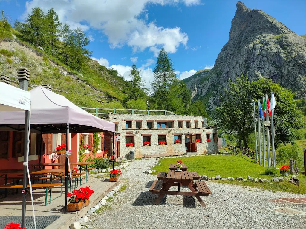 Rifugio Campo Base_Acceglio_slider_image_1