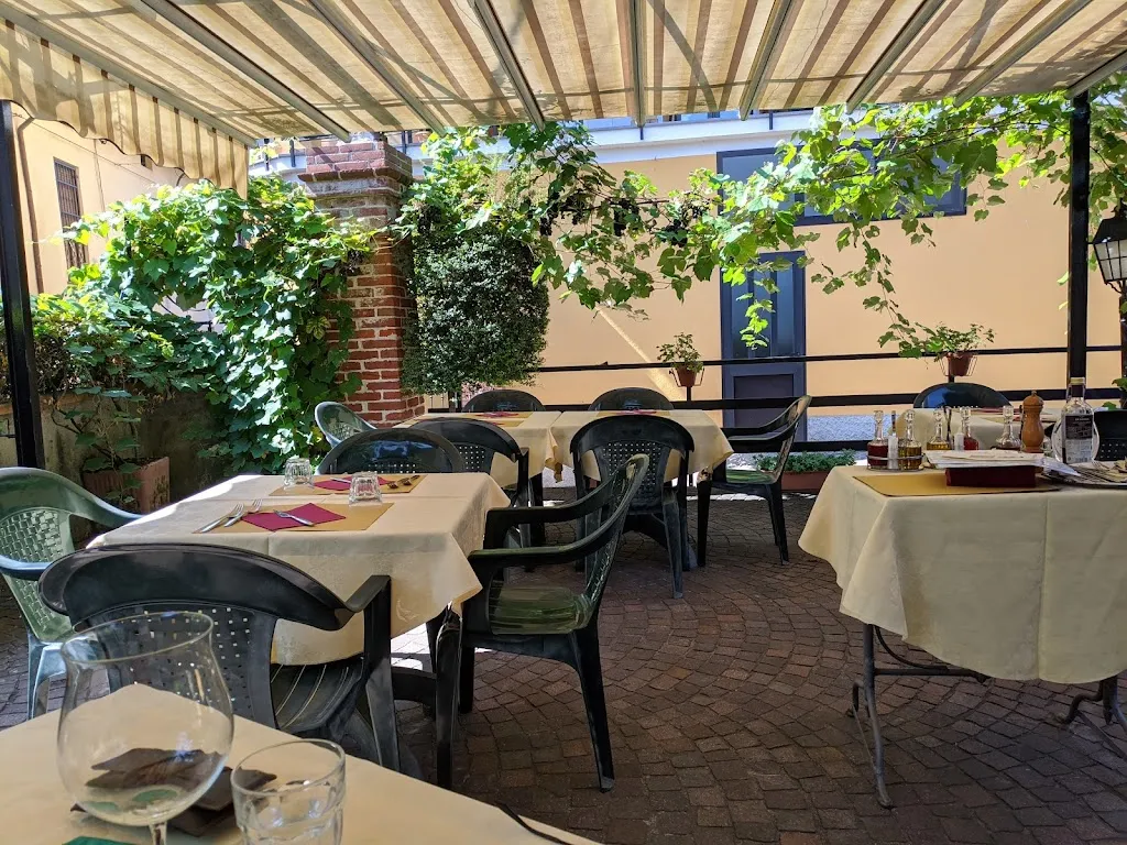 Osteria Tre Re restaurant in Agrate Conturbia