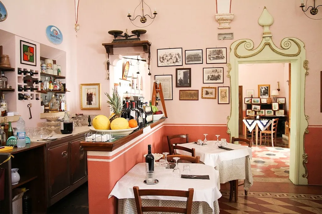 Retro' casa museo bar piccolo ristoro restaurant in Castrignano del Capo