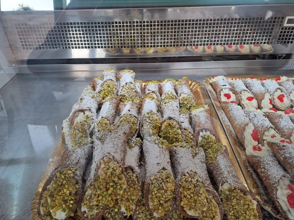 Dolci tentazioni siciliane_Castrignano del Capo_slider_image_3