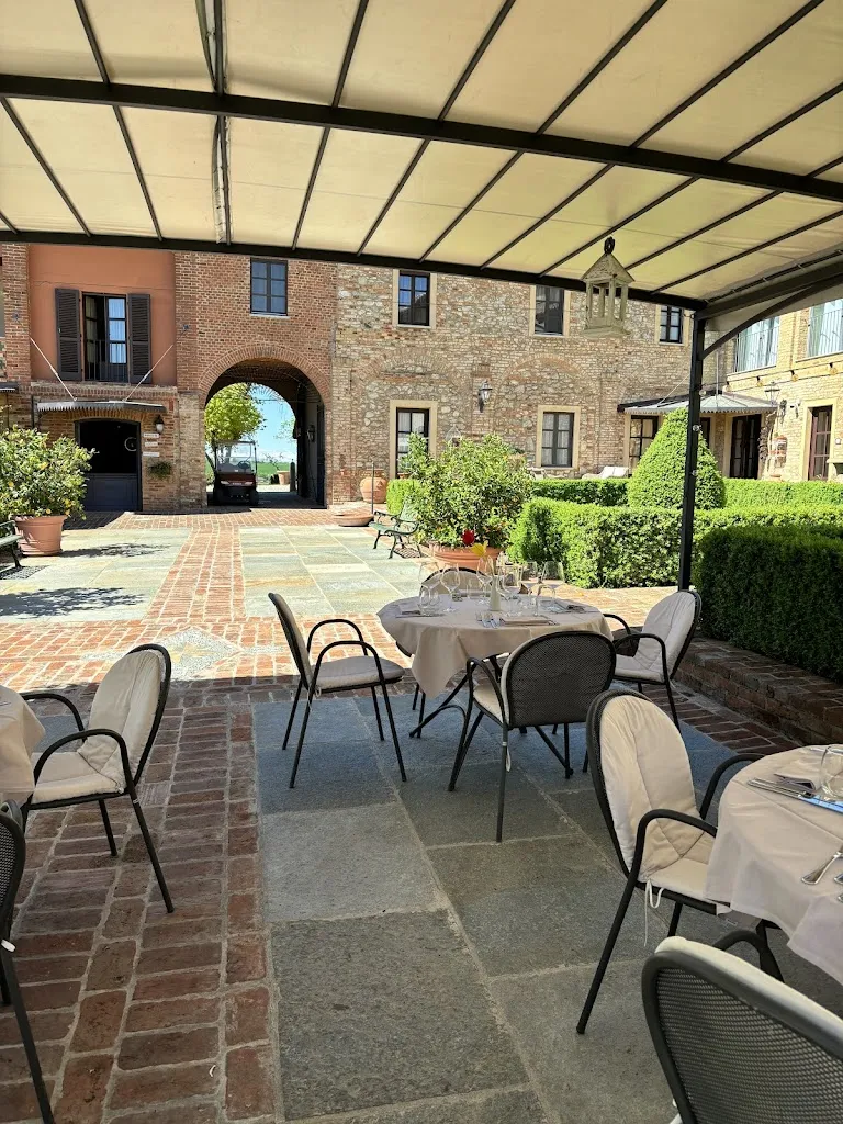 Ristorante Castello di Razzano_Alfiano Natta_slider_image_3