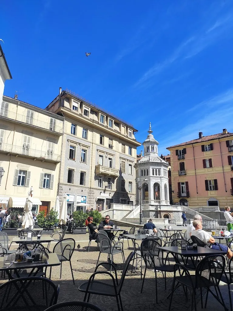 Ester de la Fuente_Caffè dei Mercanti_Acqui Terme_recensione
