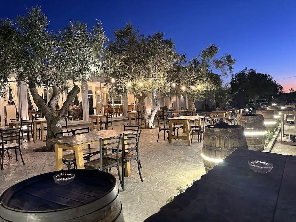 Borgo Papa' Uccio Ristorante Pizzeria Braceria restaurant in Castromediano